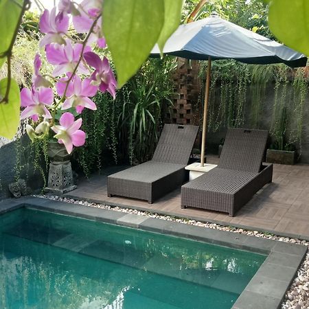 D'Puja Home Stay And Spa 누사두아 외부 사진